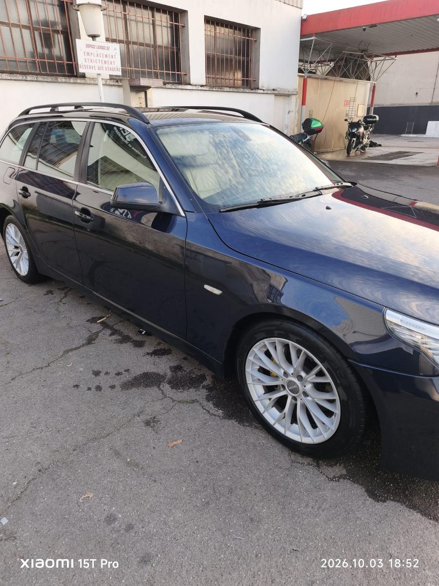 BMW 520 2010 — салон