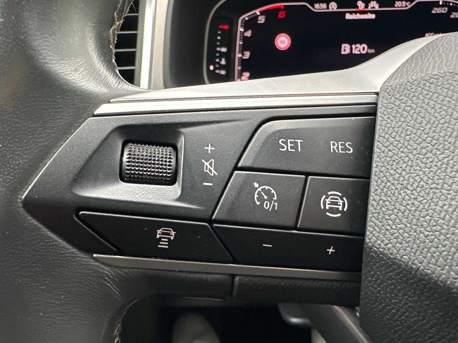 Fahrzeugabbildung SEAT Ateca Xperience NAV+LED+ACC+360°+AHK+BEATS