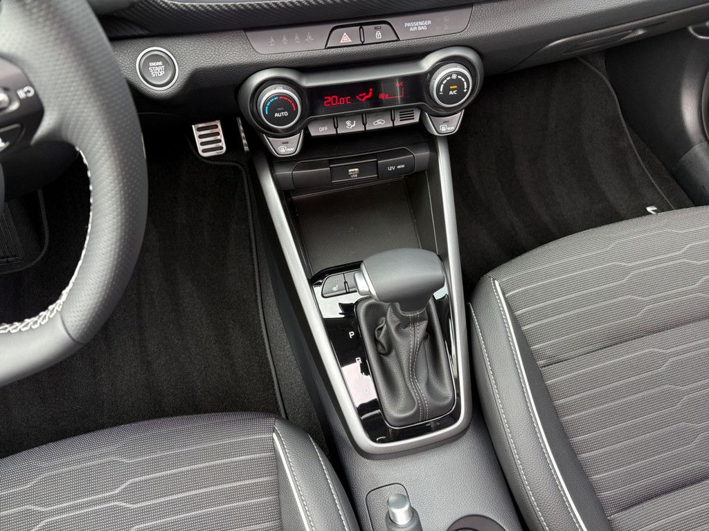 Fahrzeugabbildung Kia Stonic 1.0 T-GDI GT Line TECH / GLASDACH
