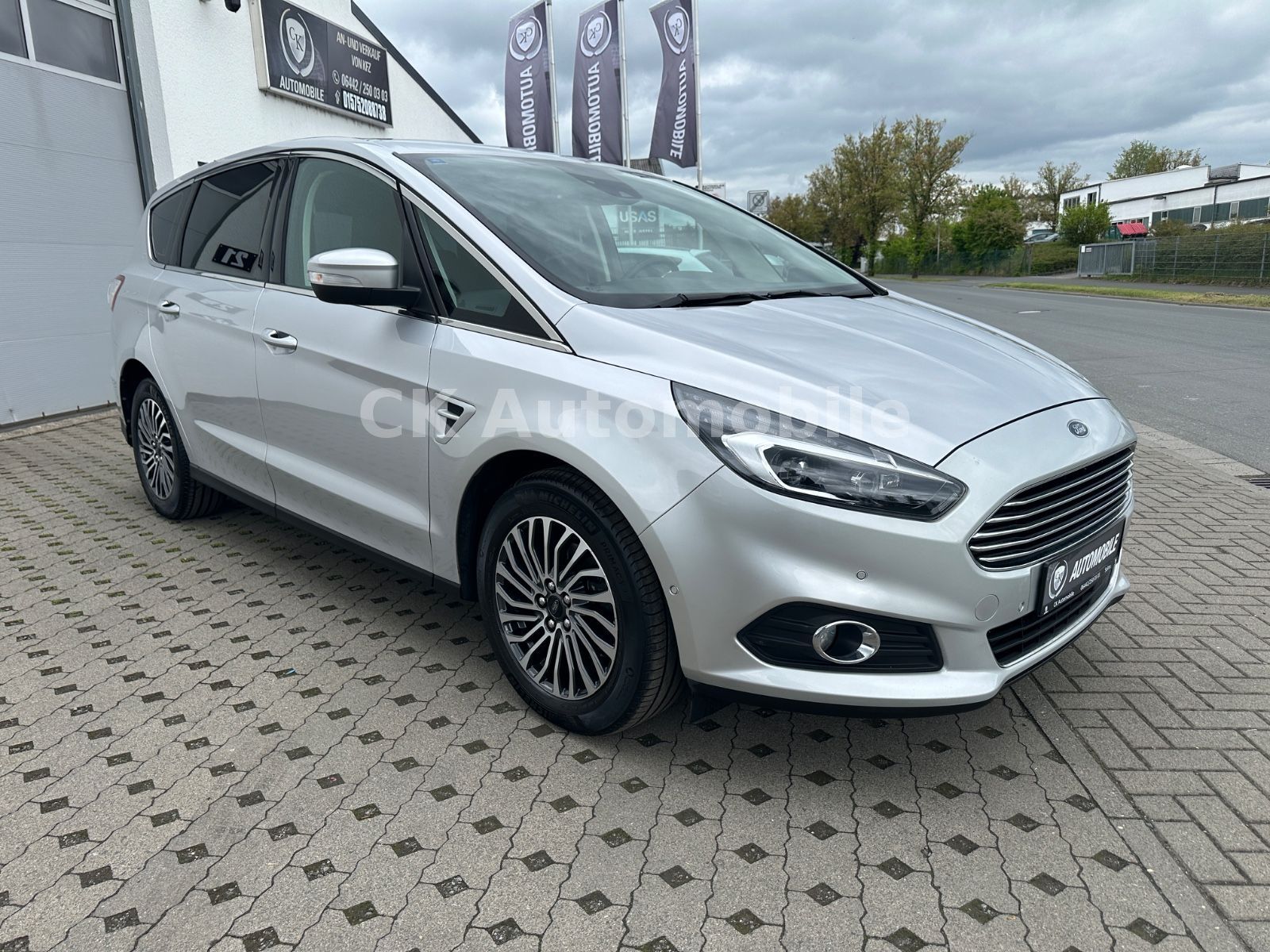 Fahrzeugabbildung Ford S-MAX Titanium 2.0TDCi Autom./Navi/LED/Kam./AHK