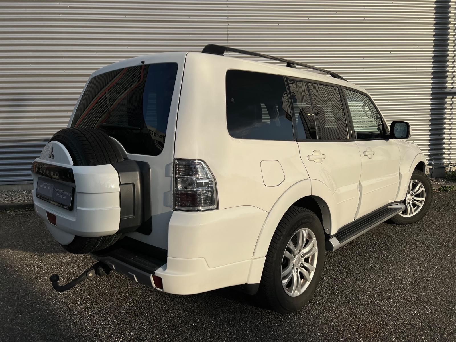 Mitsubishi Pajero 3.2 DI-D 200 ch Instyle 4x4 - 7 places - Cuir - GPS - Toit ouvrant