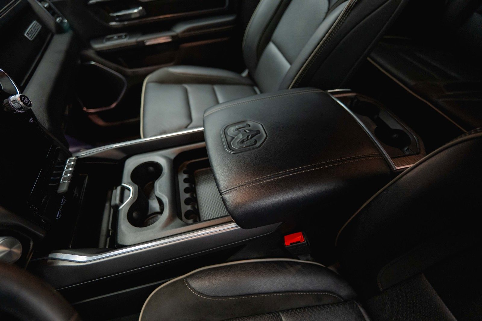 Fahrzeugabbildung Dodge RAM 5.7 V8 HEMI 4x4 LARAMIE Offroad Night LED