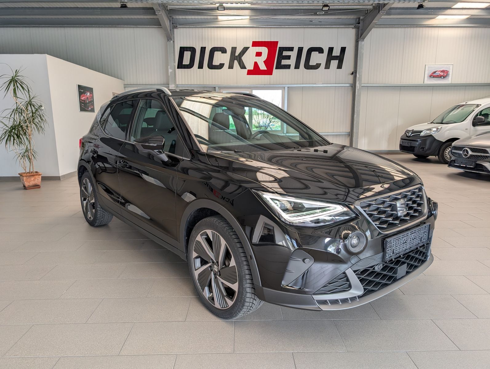 Fahrzeugabbildung SEAT Arona 1.5 TSI DSG FR LED ACC Cam Dinamica AHK 18