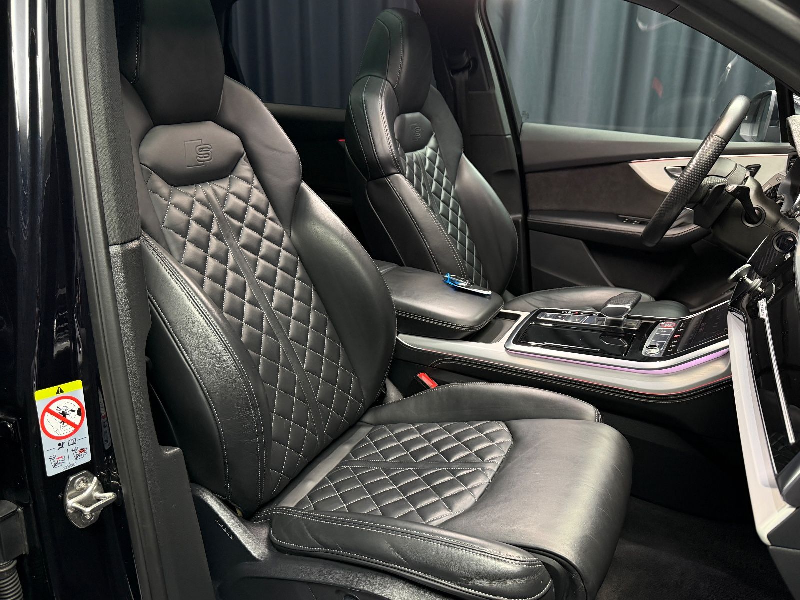 Fahrzeugabbildung Audi SQ7 4.0 TDI quattro|3D BANG&OLUFSEN|PANORAMA|AHK