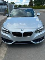 BMW 220d Cabrio Sport Line,  AHK - silberne BMW 220