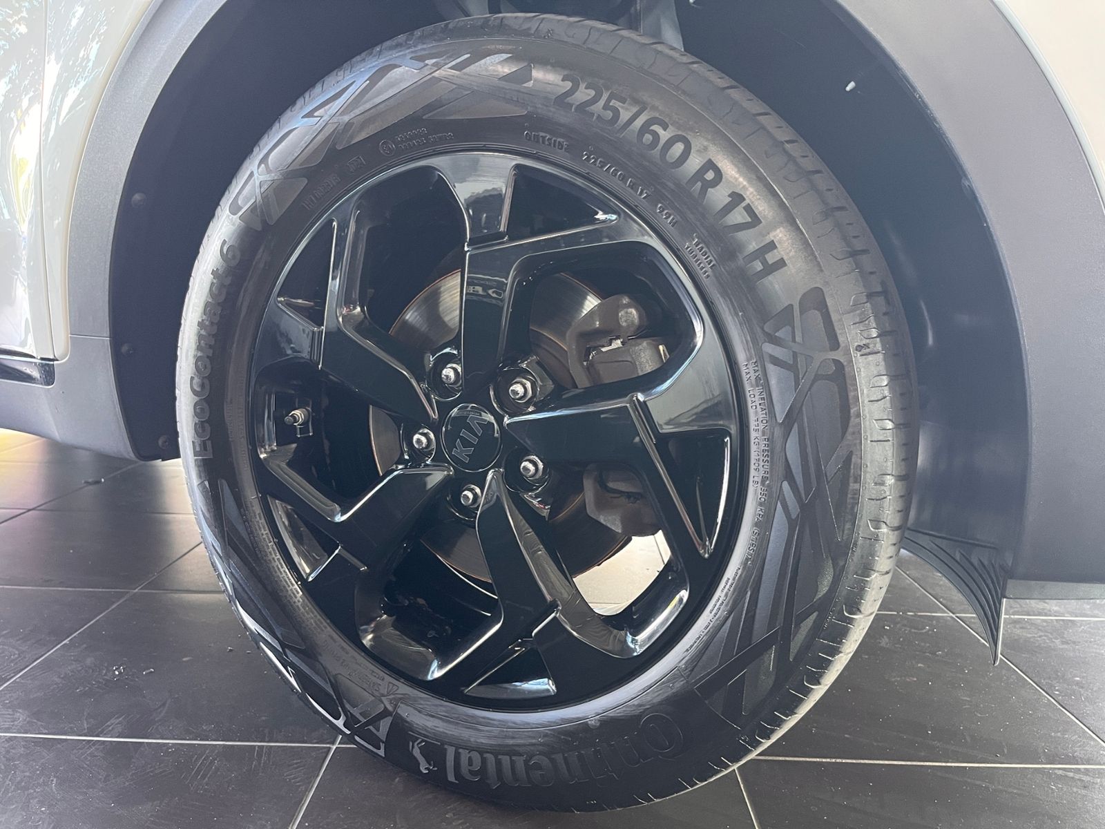 Fahrzeugabbildung Kia Sportage Black Edition 2WD LEDER LED NAV SHZ ALU