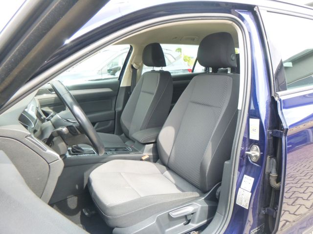 Fahrzeugabbildung Volkswagen Passat 2,0 TDI Variant >AUT/NAV/KAM/PDC/SHZ<