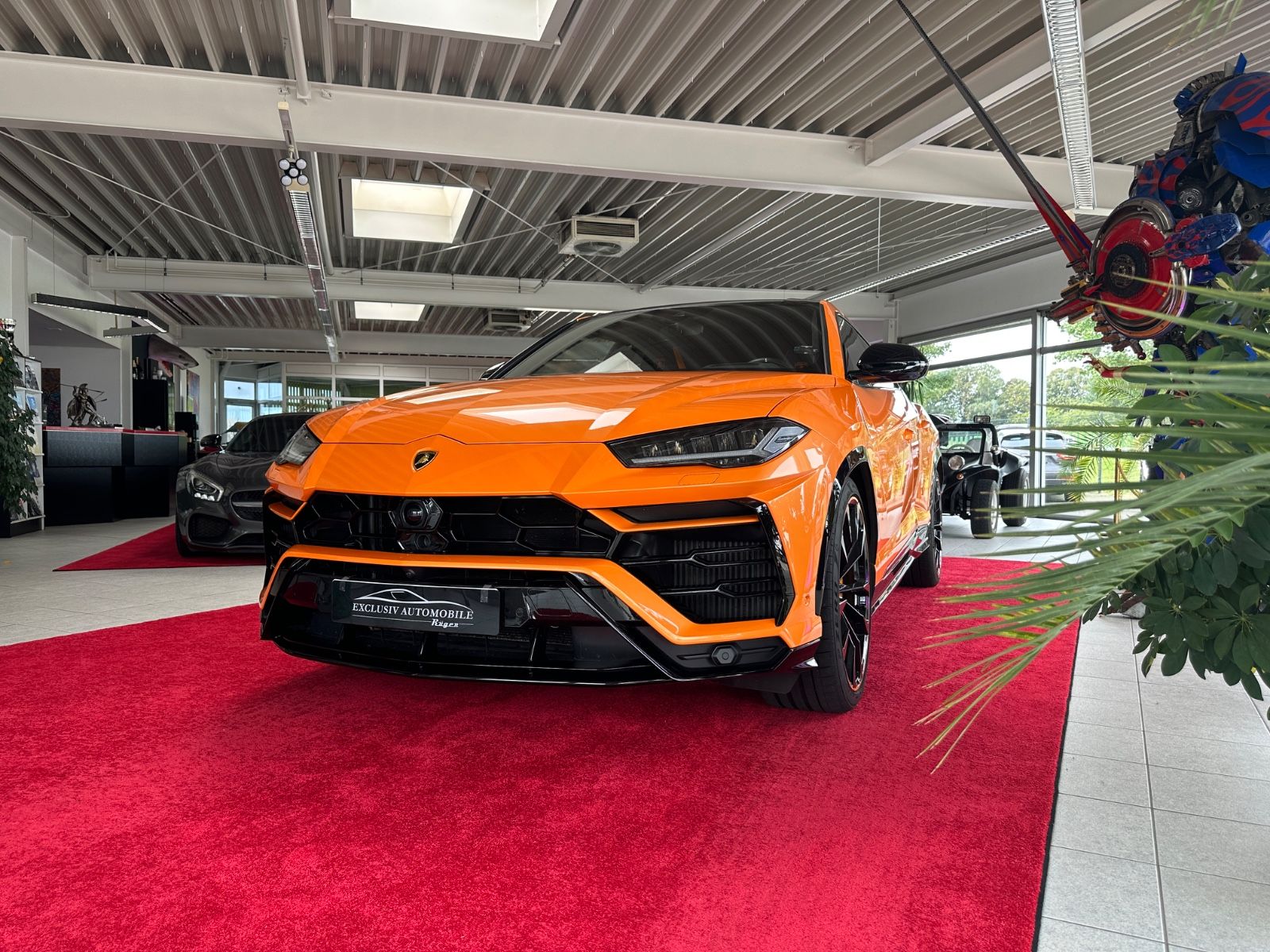LAMBORGHINI Urus