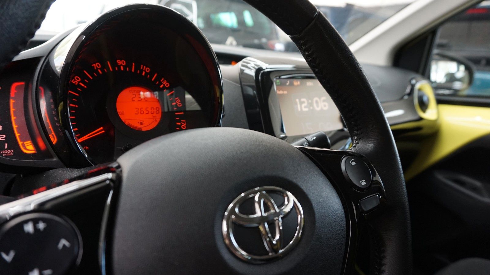 Fahrzeugabbildung Toyota Aygo x-cite nur 4,1 Liter durchs. Verbrauch