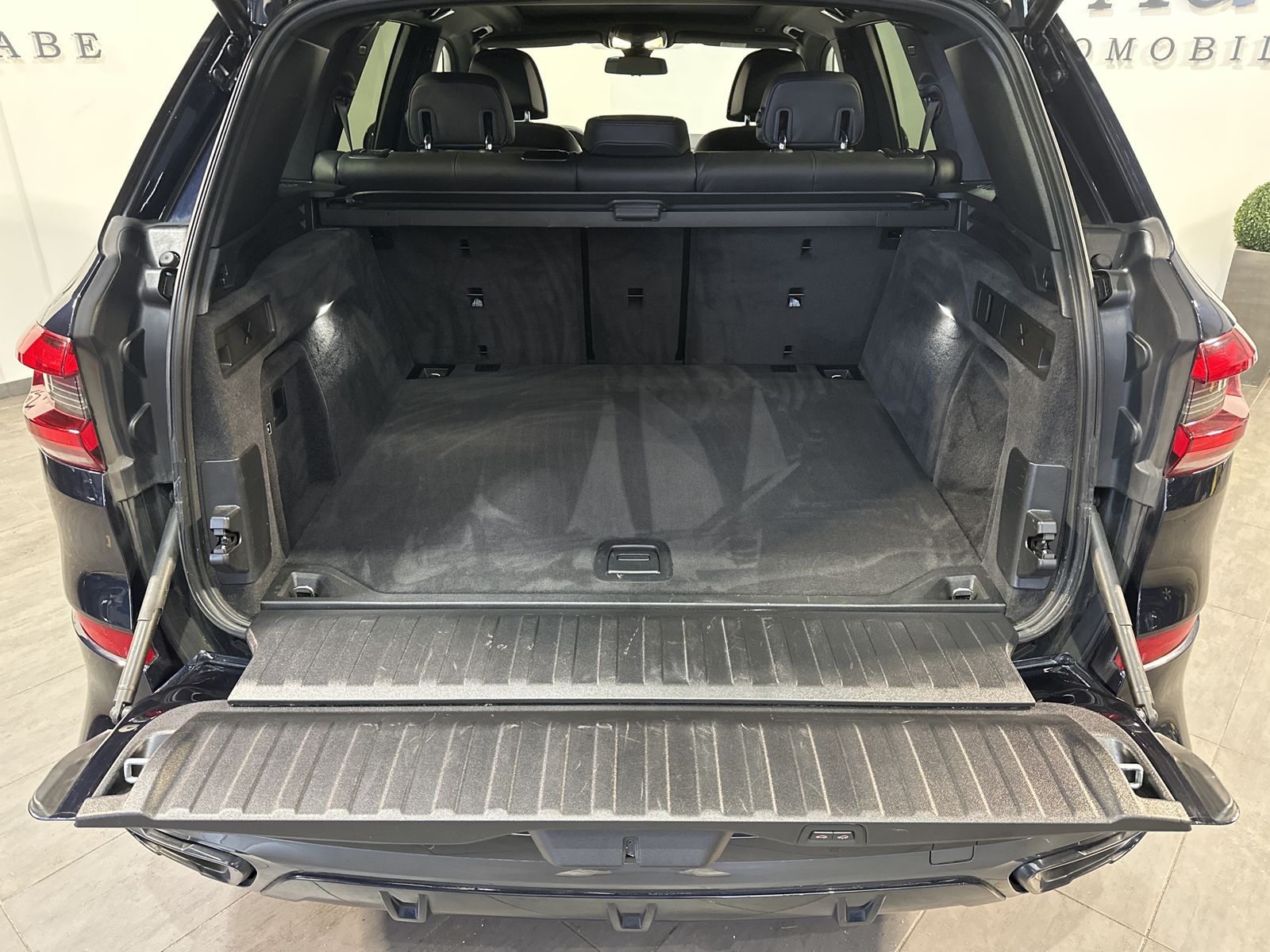 Fahrzeugabbildung BMW X5 xDrive30d M-Sport NAV+LED+PANO+360°+HEAD-UP