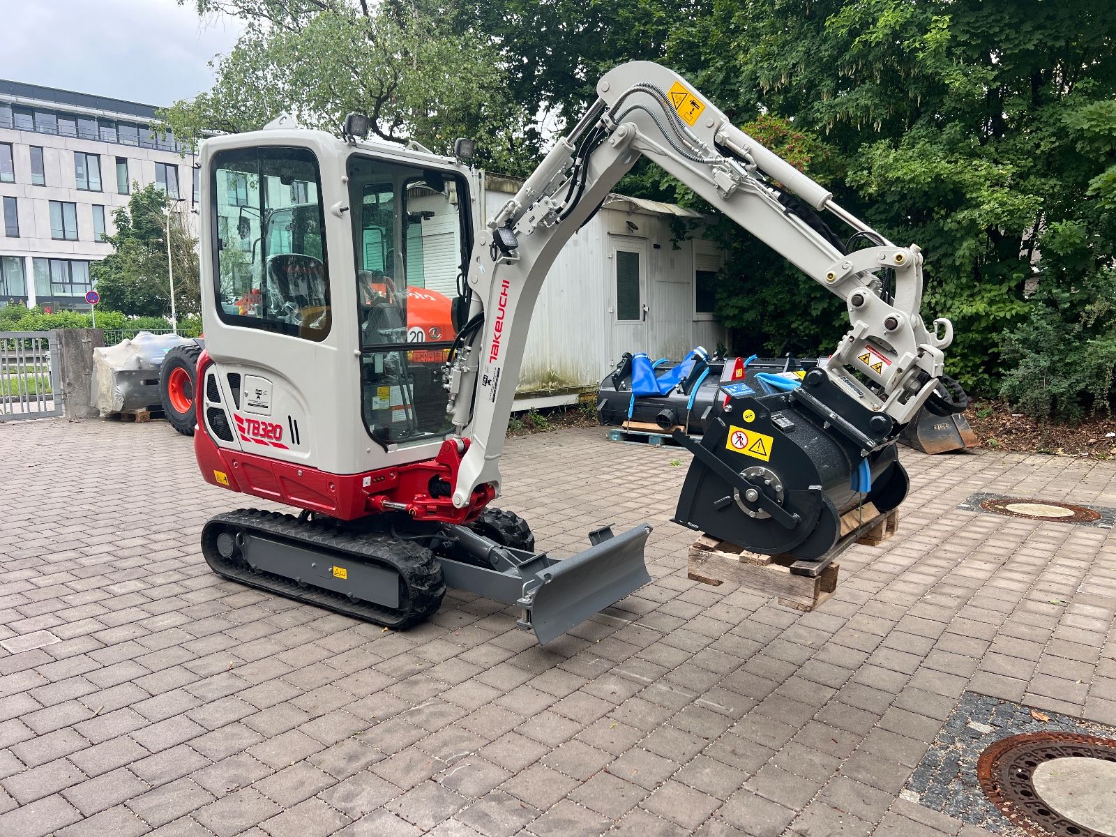 Fahrzeugabbildung Takeuchi TB 320 PoweriltHS01 Kabine,  2,2t