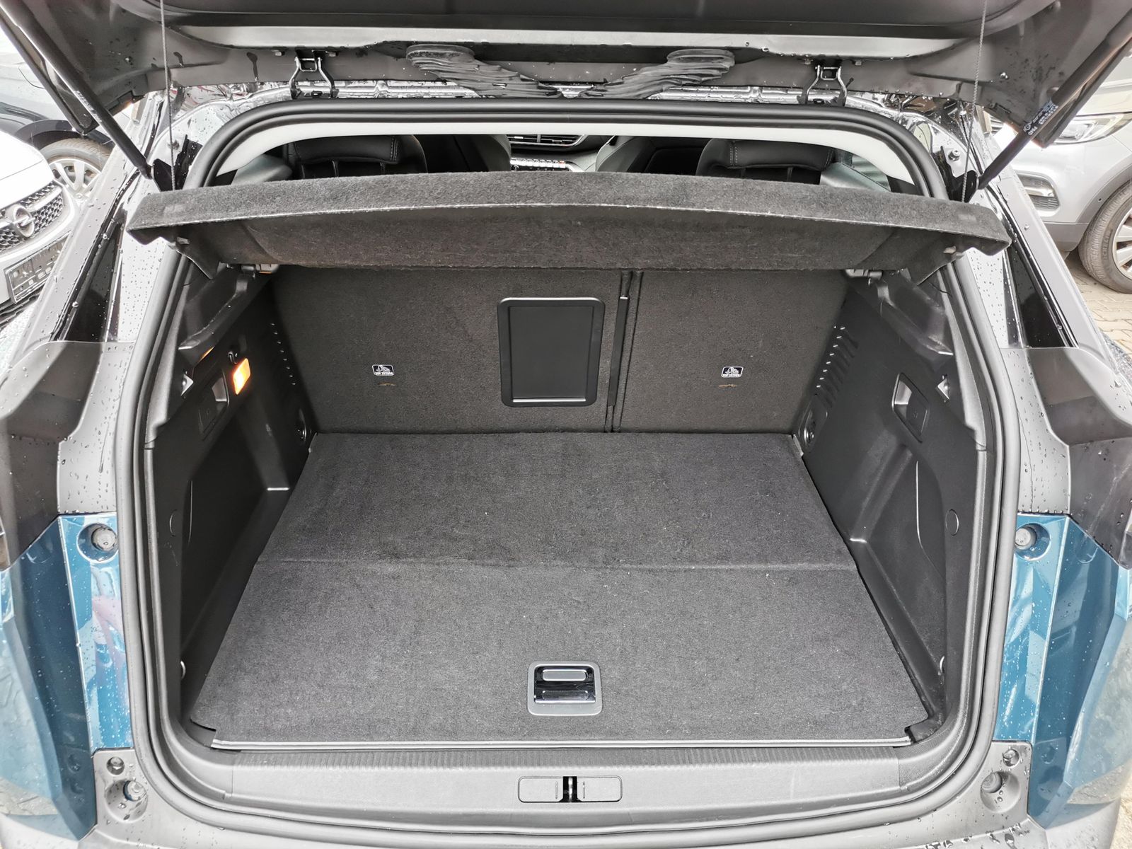 Fahrzeugabbildung Peugeot 3008 1.6 Hybrid 225 (Plug-In), Road Trip