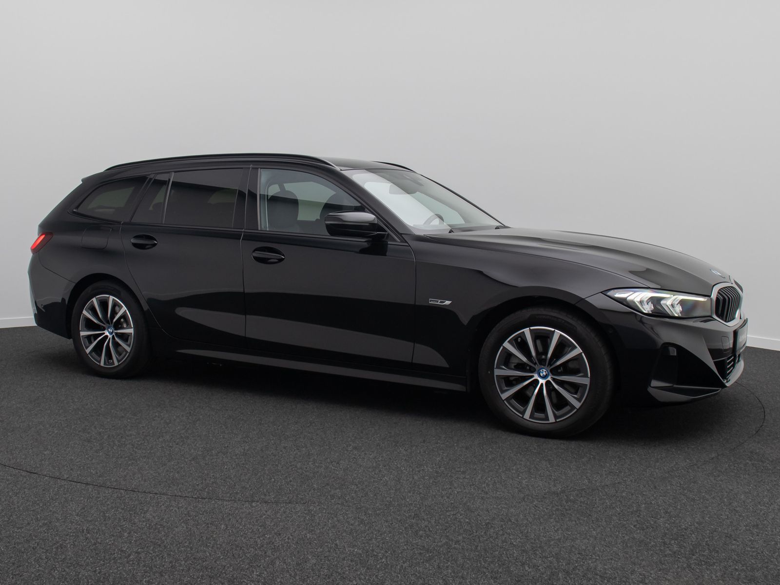Fahrzeugabbildung BMW 330e Kamera DAB Stop&Go AHK Sport Fernlichtassis