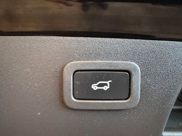 Jaguar E-Pace *HEAD-UP*PANO*MEMORY*KEYLESS*ACC*NAV*