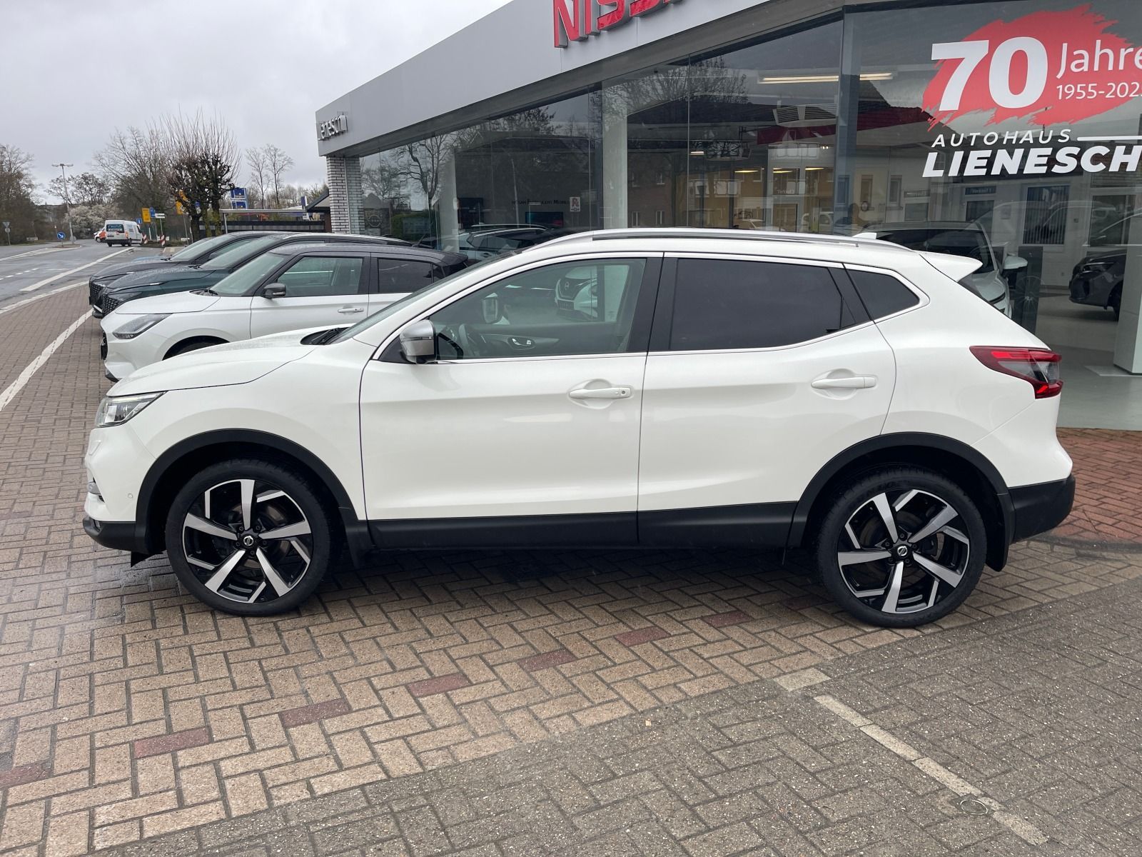Fahrzeugabbildung Nissan Qashqai 1.3 DiG-T Tekna+ Automatik Leder Navi
