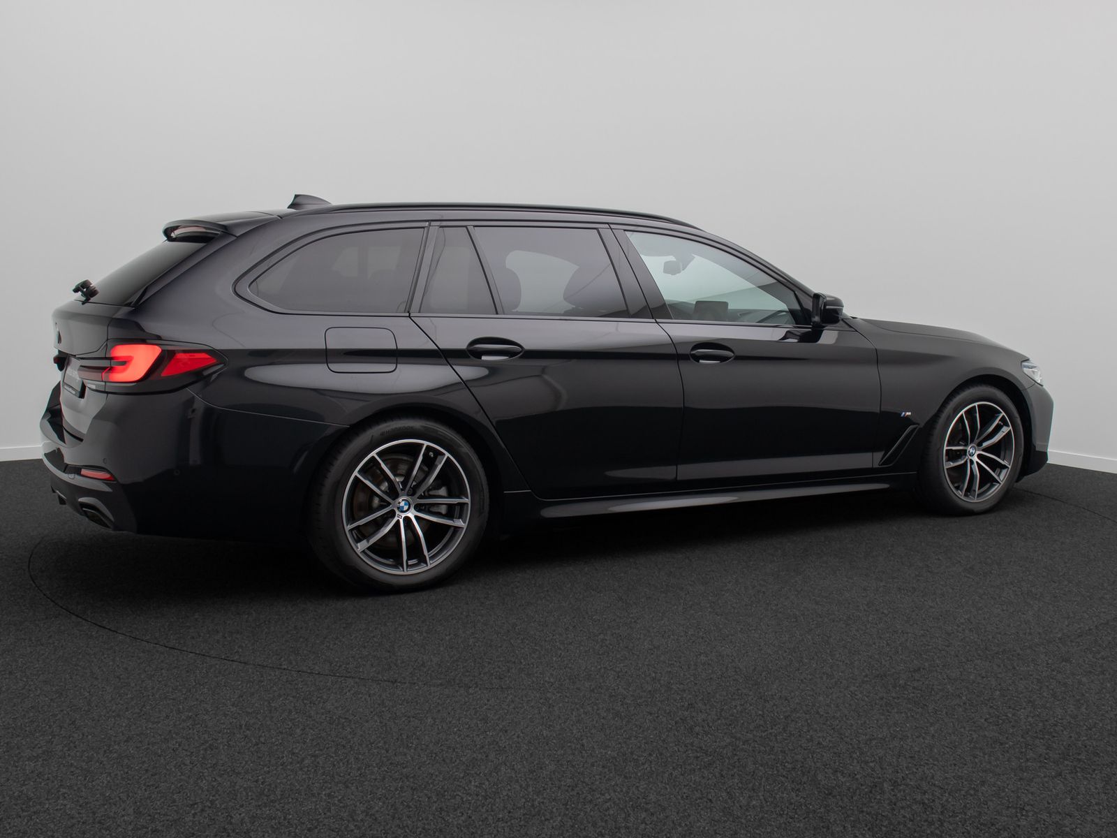 Fahrzeugabbildung BMW 520d xD M Sport DAB Laser HUD AHK Alarm Komfort