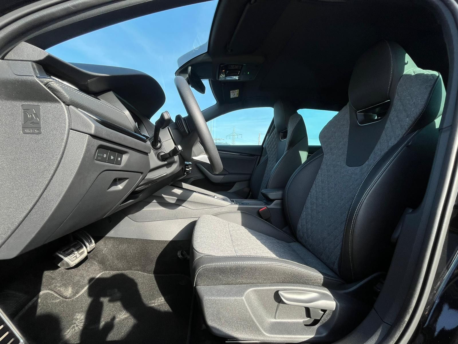 Fahrzeugabbildung SKODA Octavia 1.5 DSG Sportline PANO*MATRIX*AHK*5J.GAR