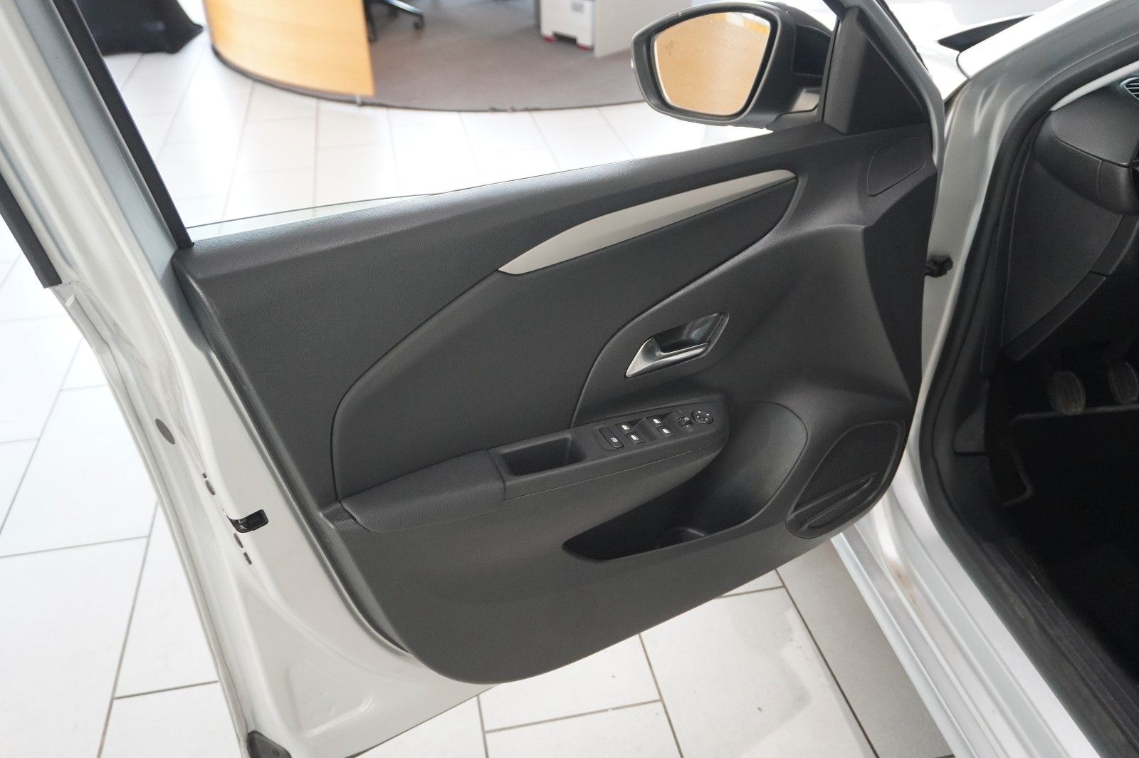 Fahrzeugabbildung Opel Corsa F 1.2 FACELIFT NAVI/LED/KAMERA/VIRTU./DAB+