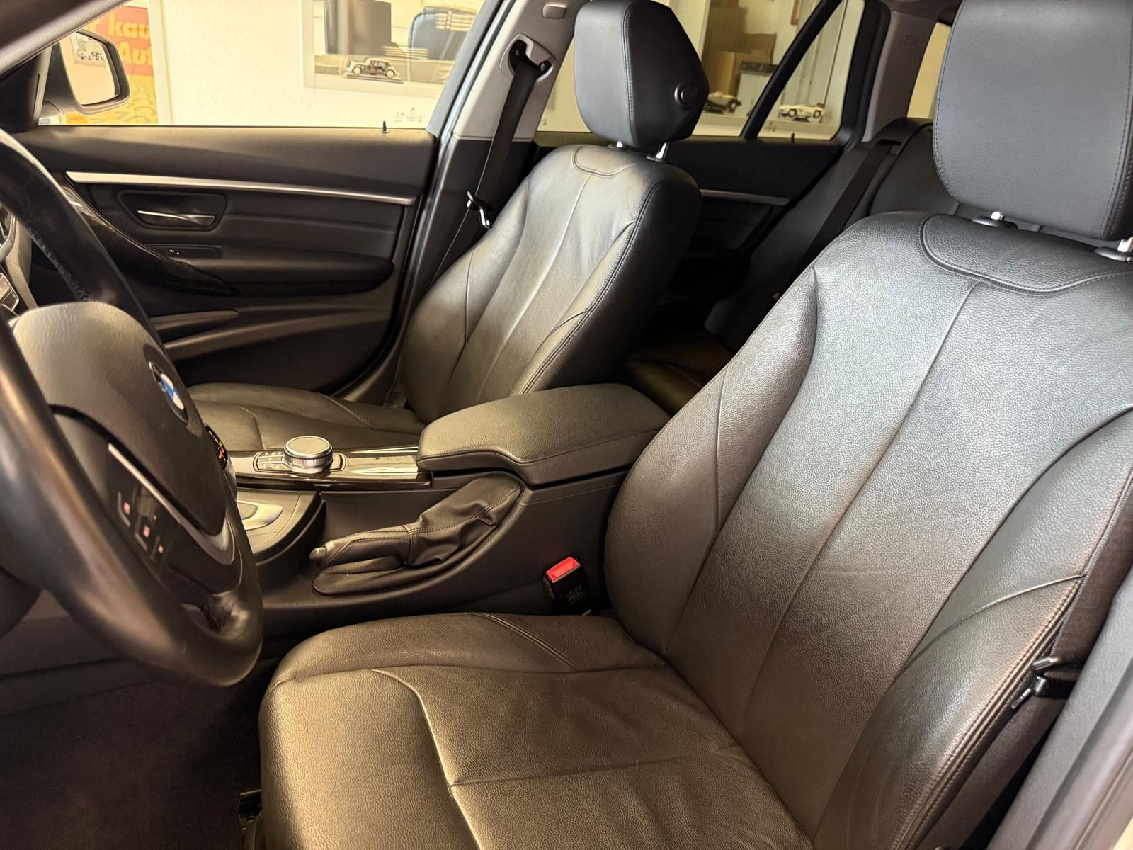 Fahrzeugabbildung BMW 320 d Luxury Line Purity / AHK / LED /PDC