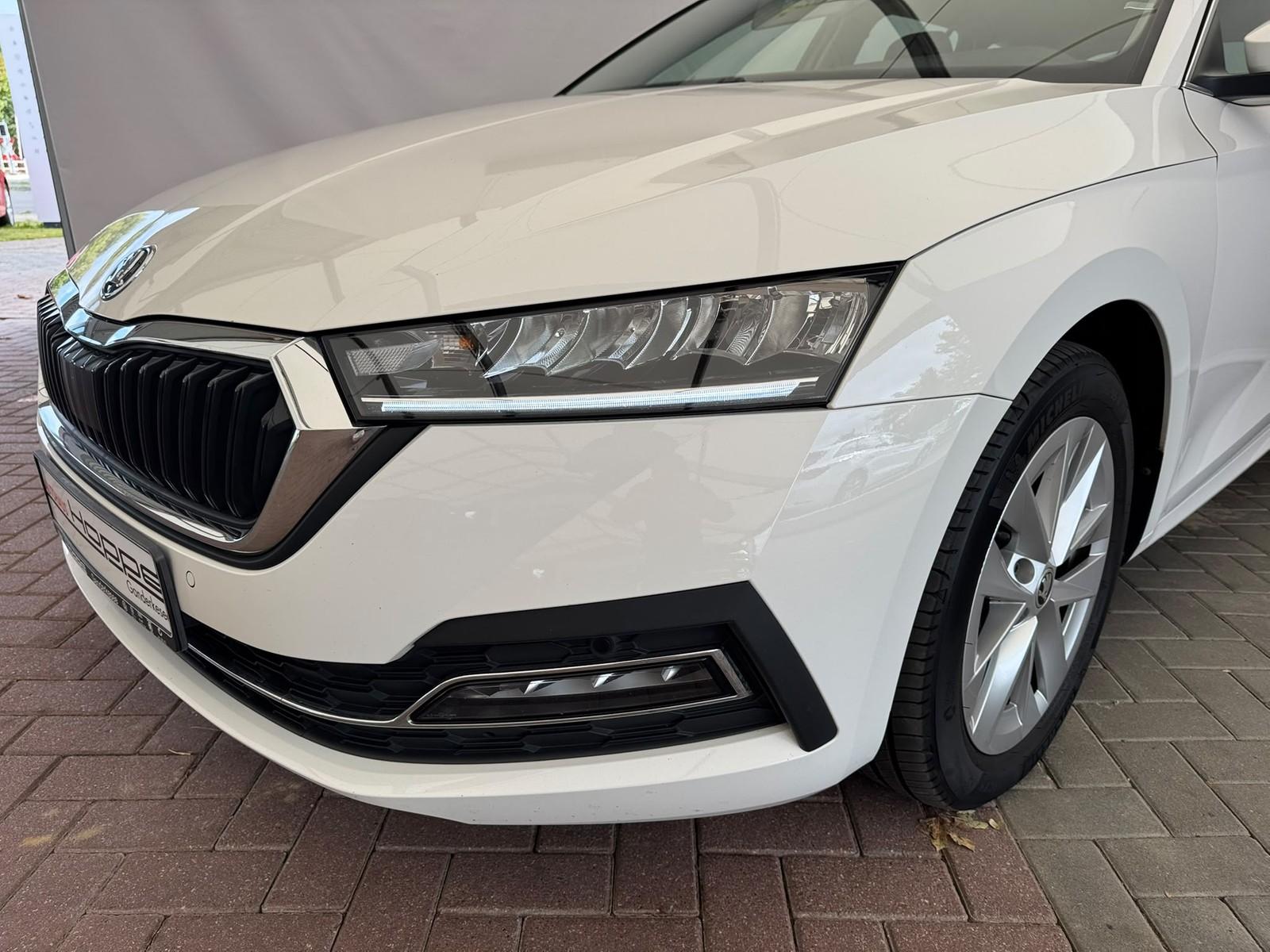 Skoda Octavia Combi 2.0TDI DSG+LED+KEYLESS+APP+PDC+MFL