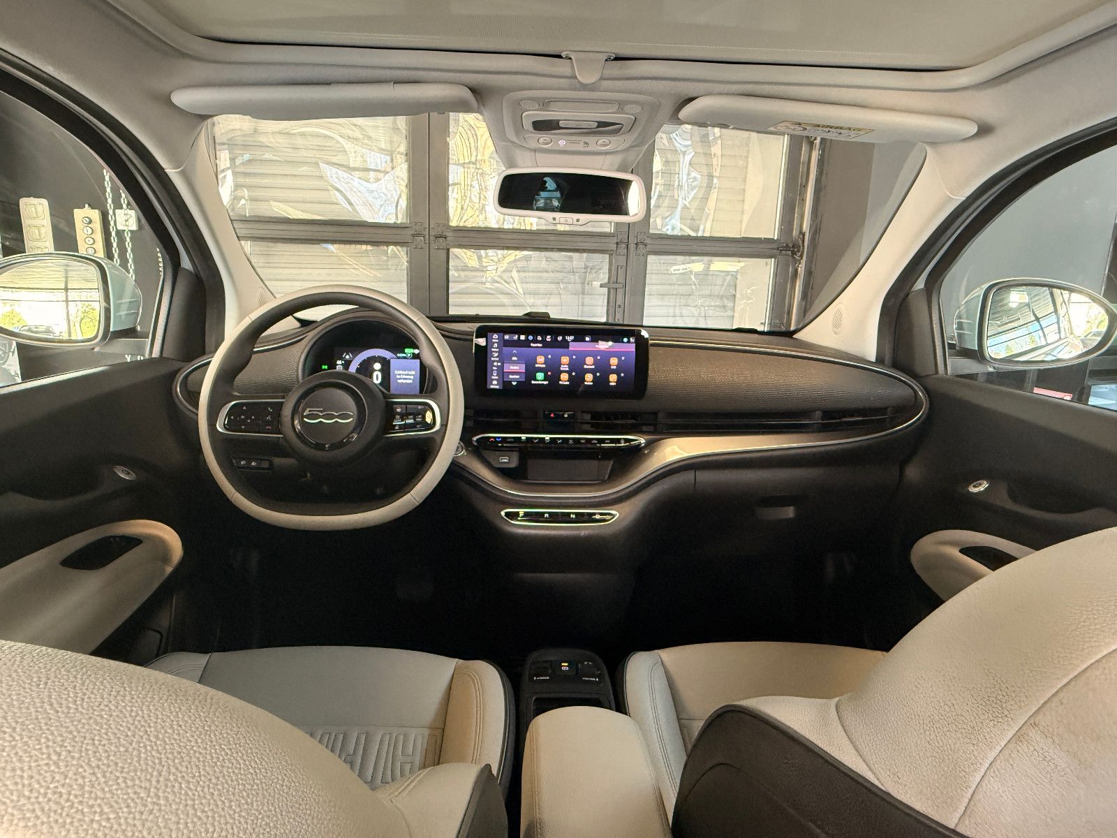 Fahrzeugabbildung Fiat 500e/ 3+1 /LA PRIMA/APPLE/NAVI/KAMERA/LED/LEDER