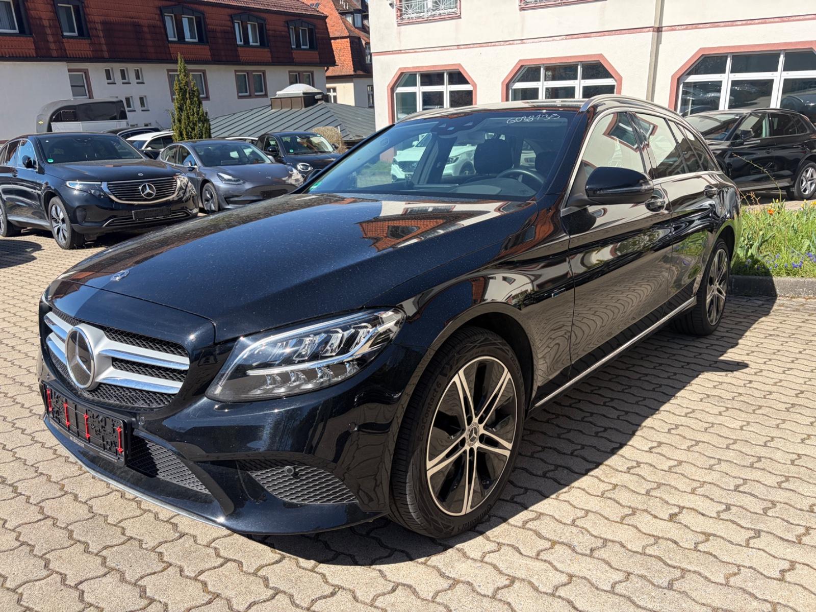 Mercedes-Benz C300T e*LED*AHK*KAMERAT-LEDER*HuD*