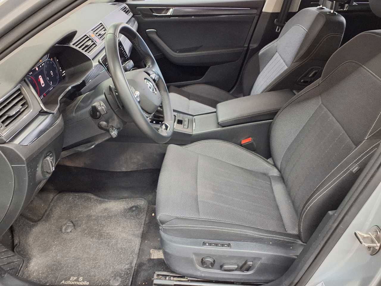 Skoda Superb Combi 2.0 TDI DSG Style AHK NAV imagem 3