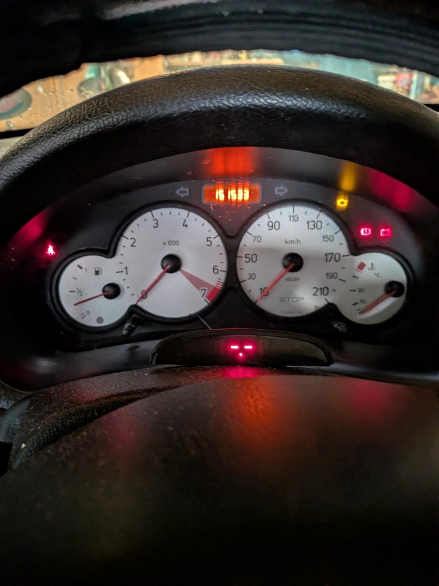 Peugeot  2004 — photo 11