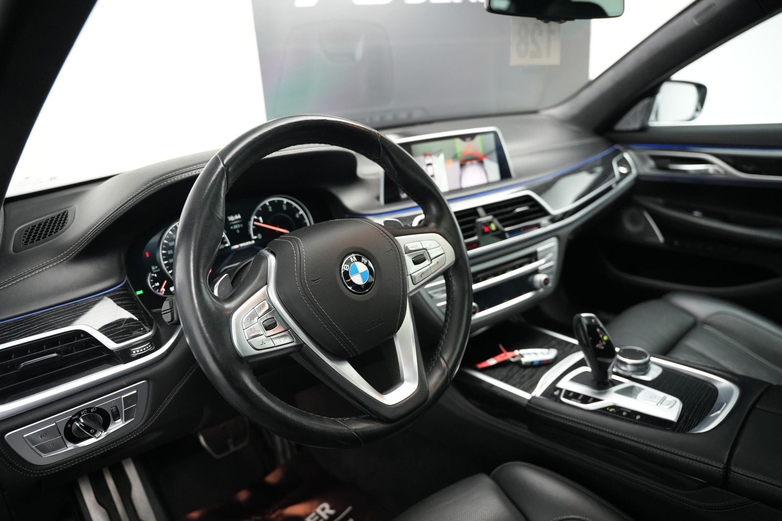 Fahrzeugabbildung BMW 750 750 xDrive*M-Paket*S-Dach*Bowers&Wilkins*HUD