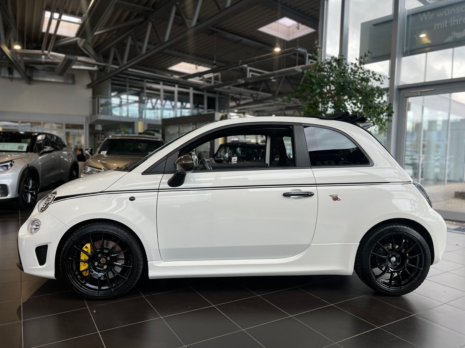 Fahrzeugabbildung Abarth 695C Cabrio Aut. KLIMA CARPLAY RFK ALU