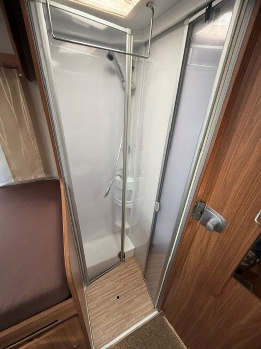 Fahrzeugabbildung Carado T 447 AHK TV Markise Fahrradträger Backofen