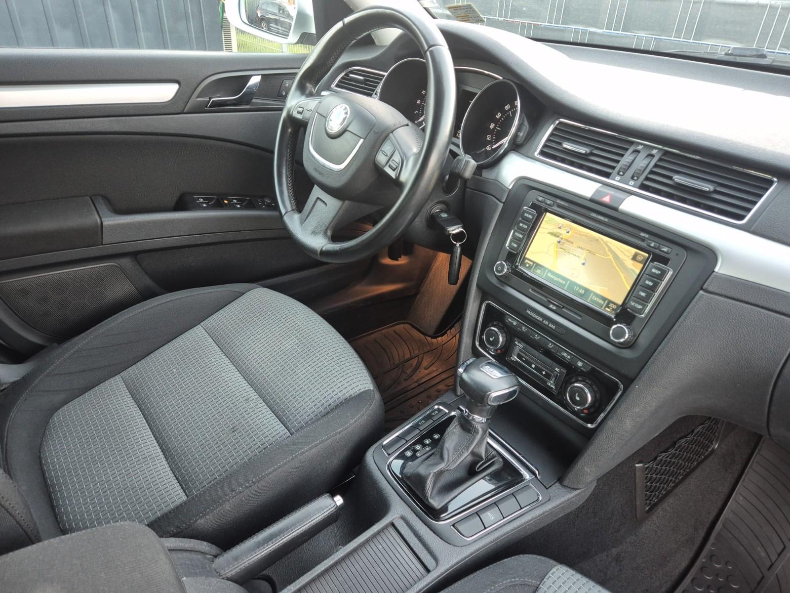 Skoda Superb 2012 — photo 11