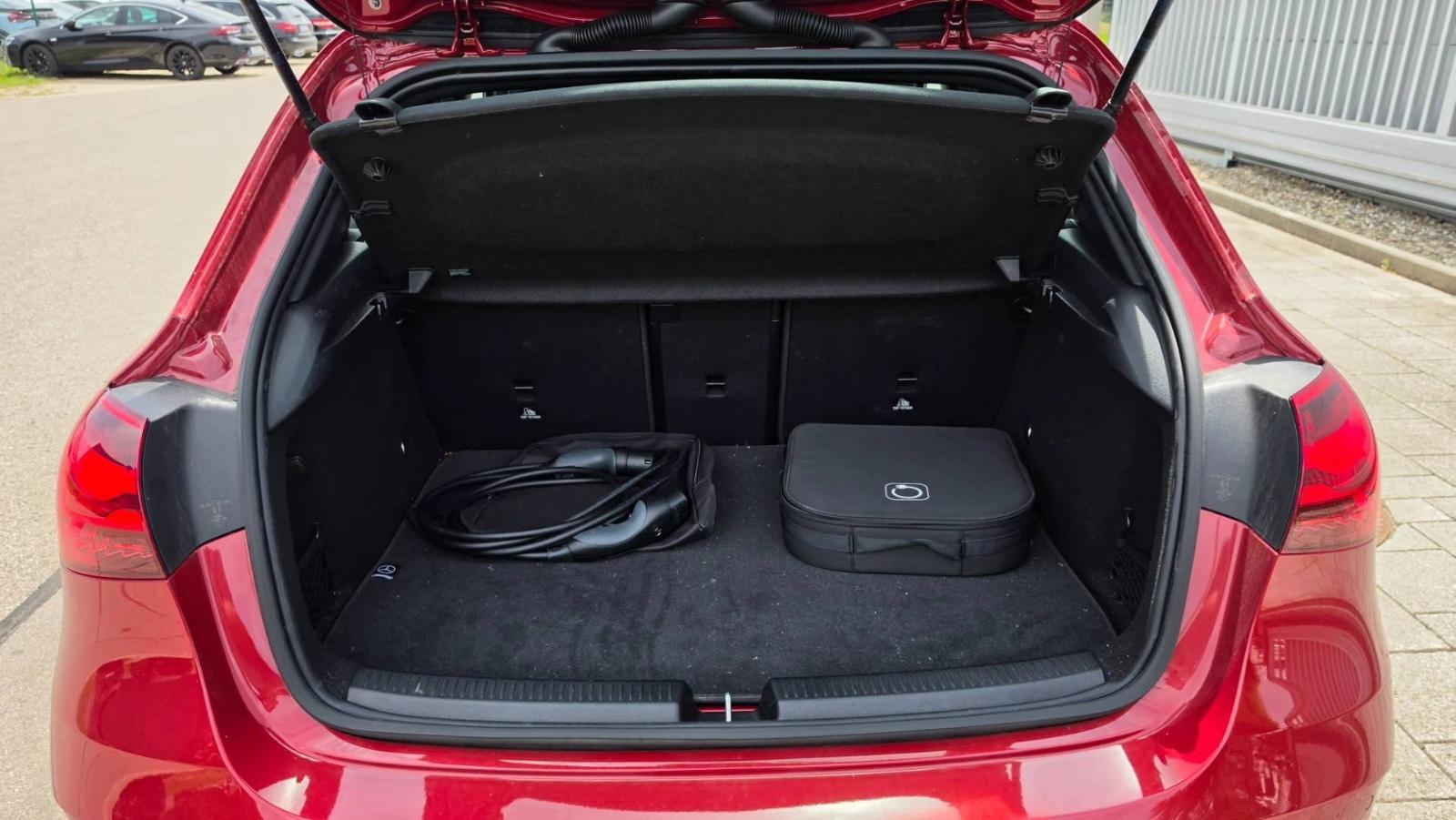 Mercedes-Benz A 250 e AMG DCT WIDESCREEN LED KAMERA AMBIENTEBE