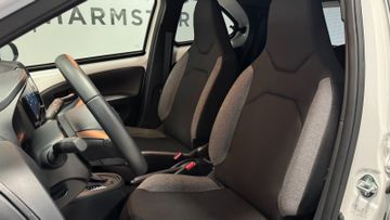 Fahrzeugverkauf 13 Toyota Aygo X Automatik LED Kamera SH