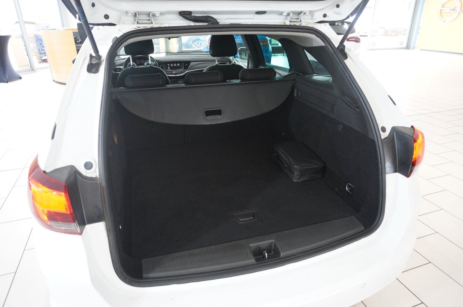 Fahrzeugabbildung Opel Astra K ST 1.2T EDITION NAVI/LED/KAMERA/SHZ/AHK