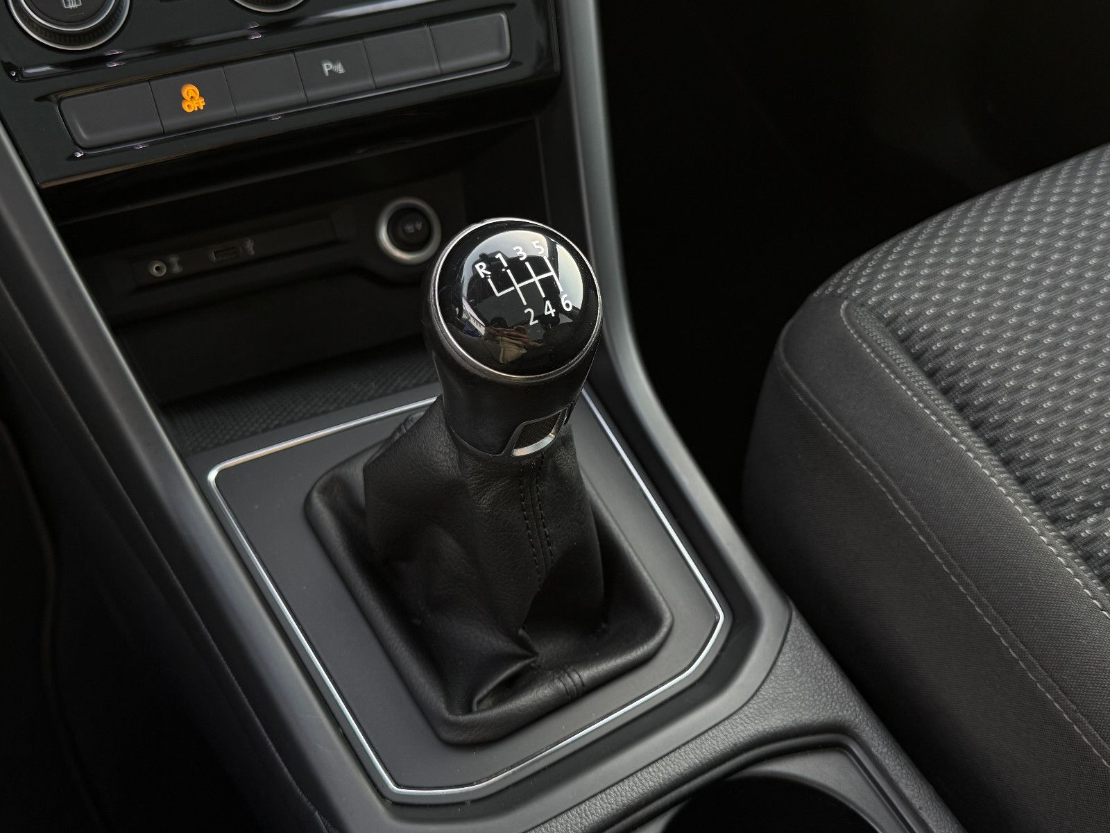Fahrzeugabbildung Volkswagen Touran Comfortline ALLSTAR TSI ACC AHK Pano SHZ