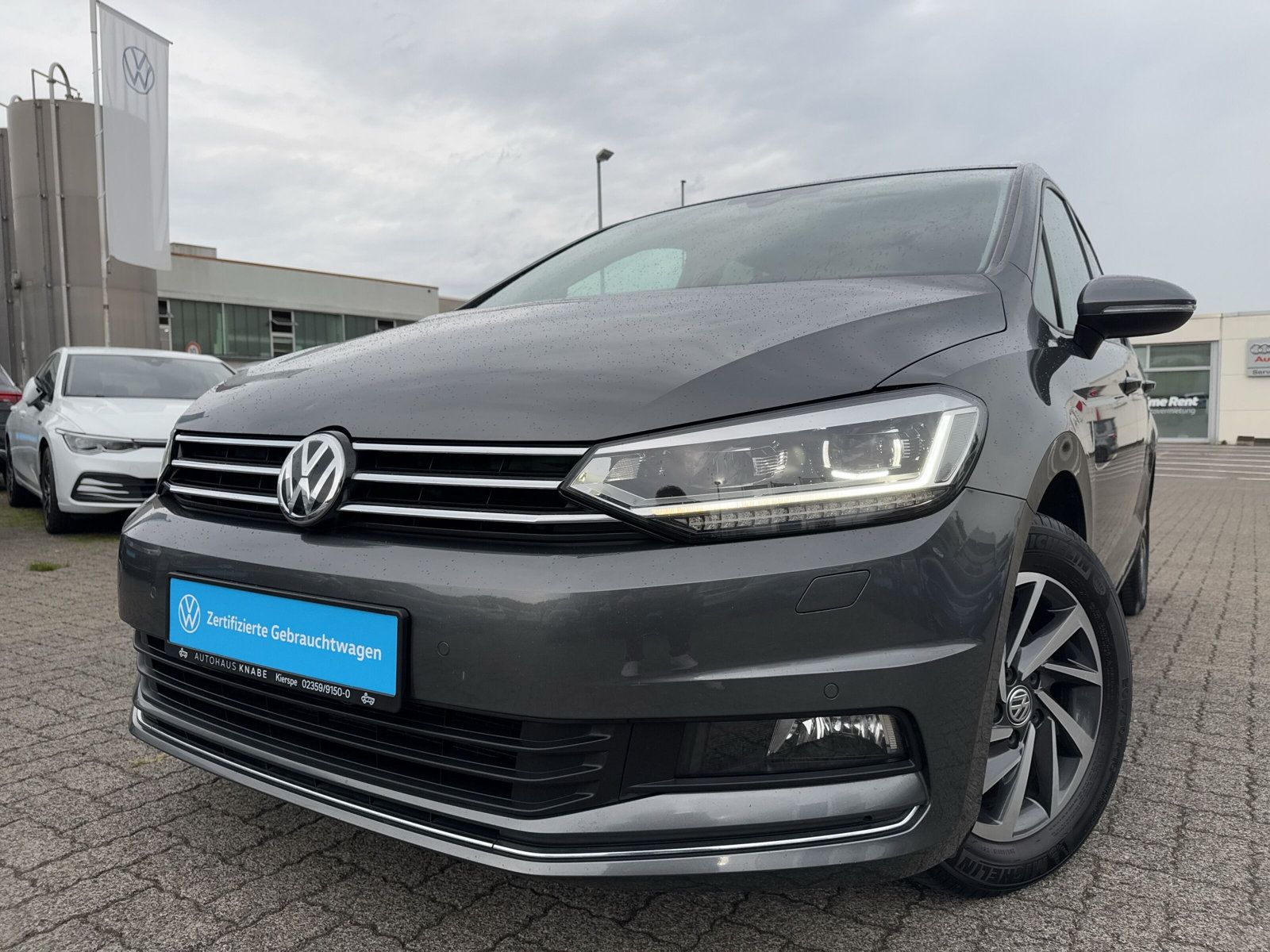Fahrzeugabbildung Volkswagen Touran 1.2 TSI Sound 7-Sitzer LED APP