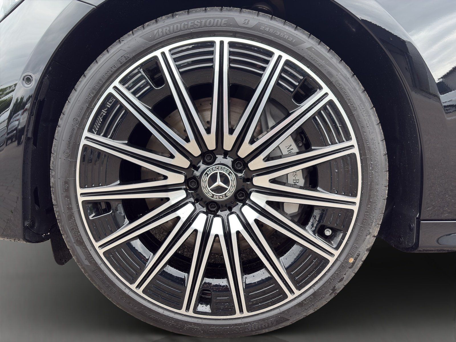 Fahrzeugabbildung Mercedes-Benz E 220 d  AMG+ 360° DIGITAL Distro Burme4D SitzKl