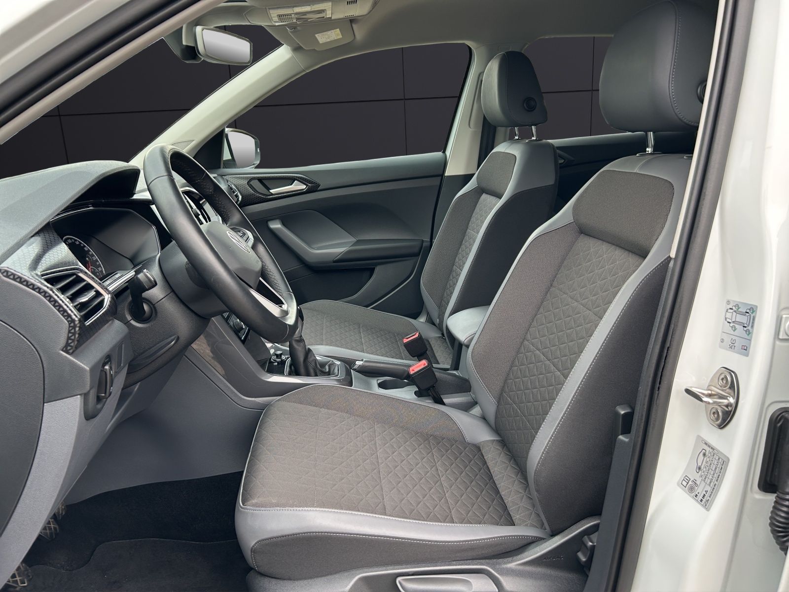 Fahrzeugabbildung Volkswagen T-Cross TSI Style R-Line LED Navi RFK SH 17"