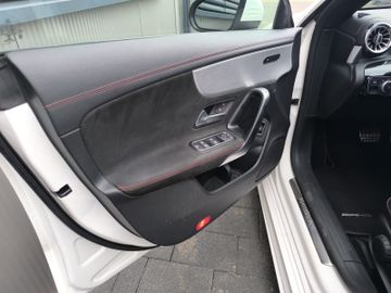 Bild 15 Mercedes-Benz CLA 220 AMG-Line Automatik Kamera MBUX Ambiente