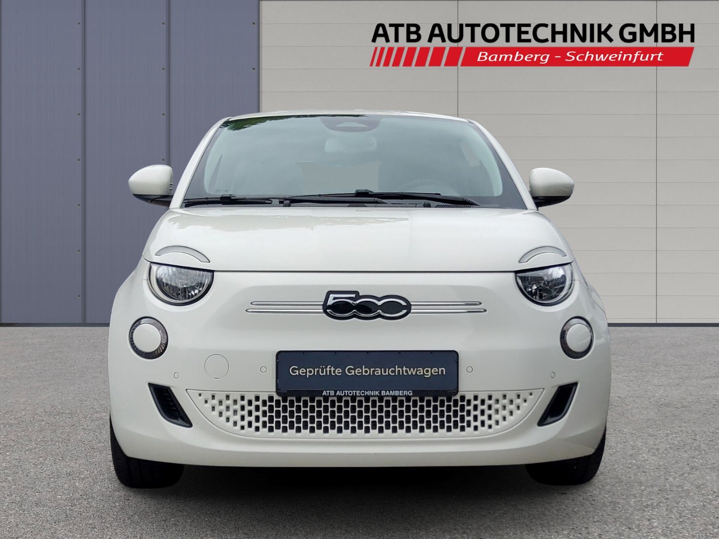 Fahrzeugabbildung Fiat 500e Elektro Komfort und Style Paket