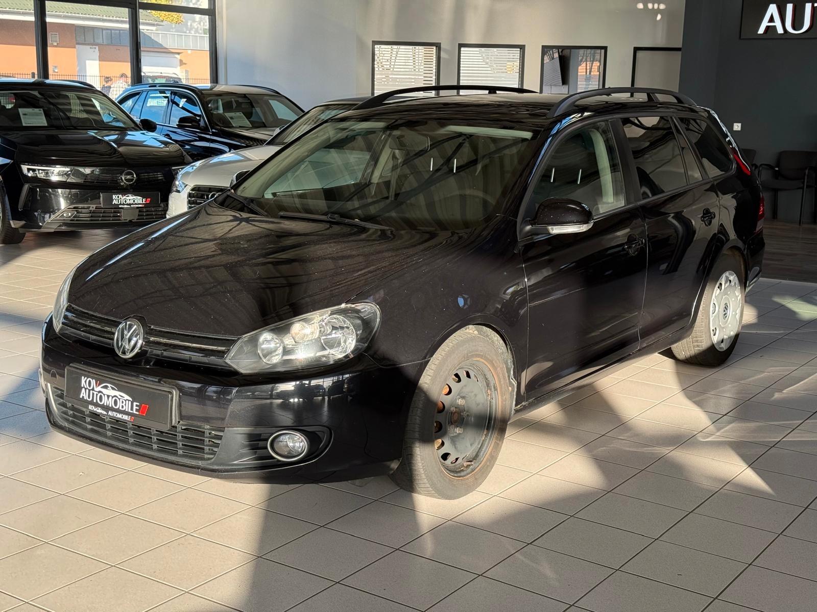 Volkswagen Golf 2010 — interior