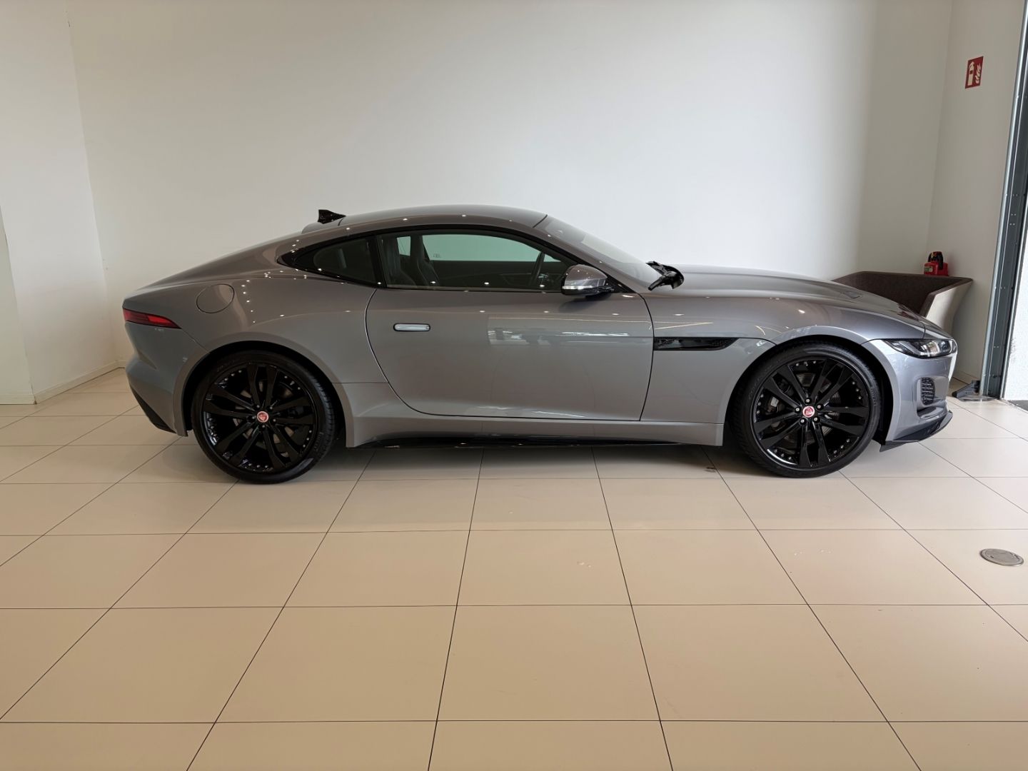 Fahrzeugabbildung Jaguar F-Type P300 Coupe R-Dynamic Black Panorama 20''