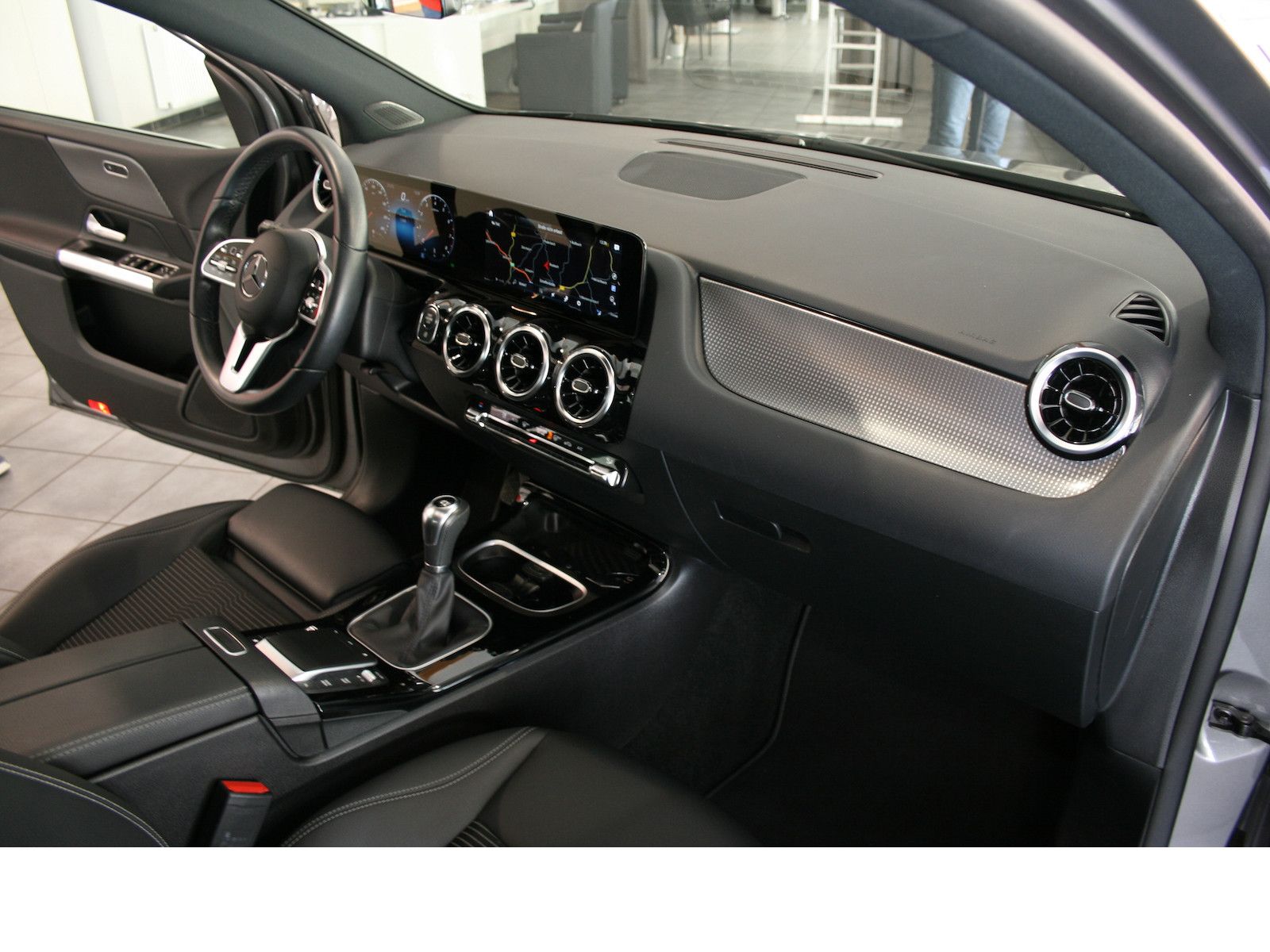 Fahrzeugabbildung Mercedes-Benz B 180 Progres. *MBUX *Pano-Dach*LED*Kamera
