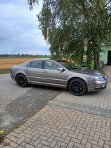 Volkswagen VW Phaeton V8 - Volkswagen Phaeton mit Benzin-Antrieb