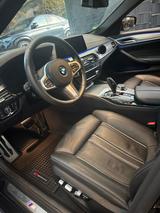 BMW 540d xDrive Touring A - M Paket - blaue BMW 540