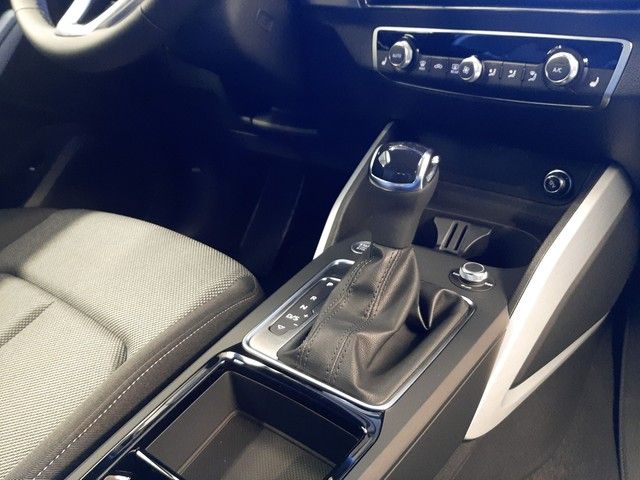 Fahrzeugabbildung Audi Q2 advanced 35TFSI S-tronic Navi AHK 18" eleHeck