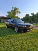 BMW E30 320i Coupé - BMW 320 Coupé E30 320i mit Benzin-Antrieb