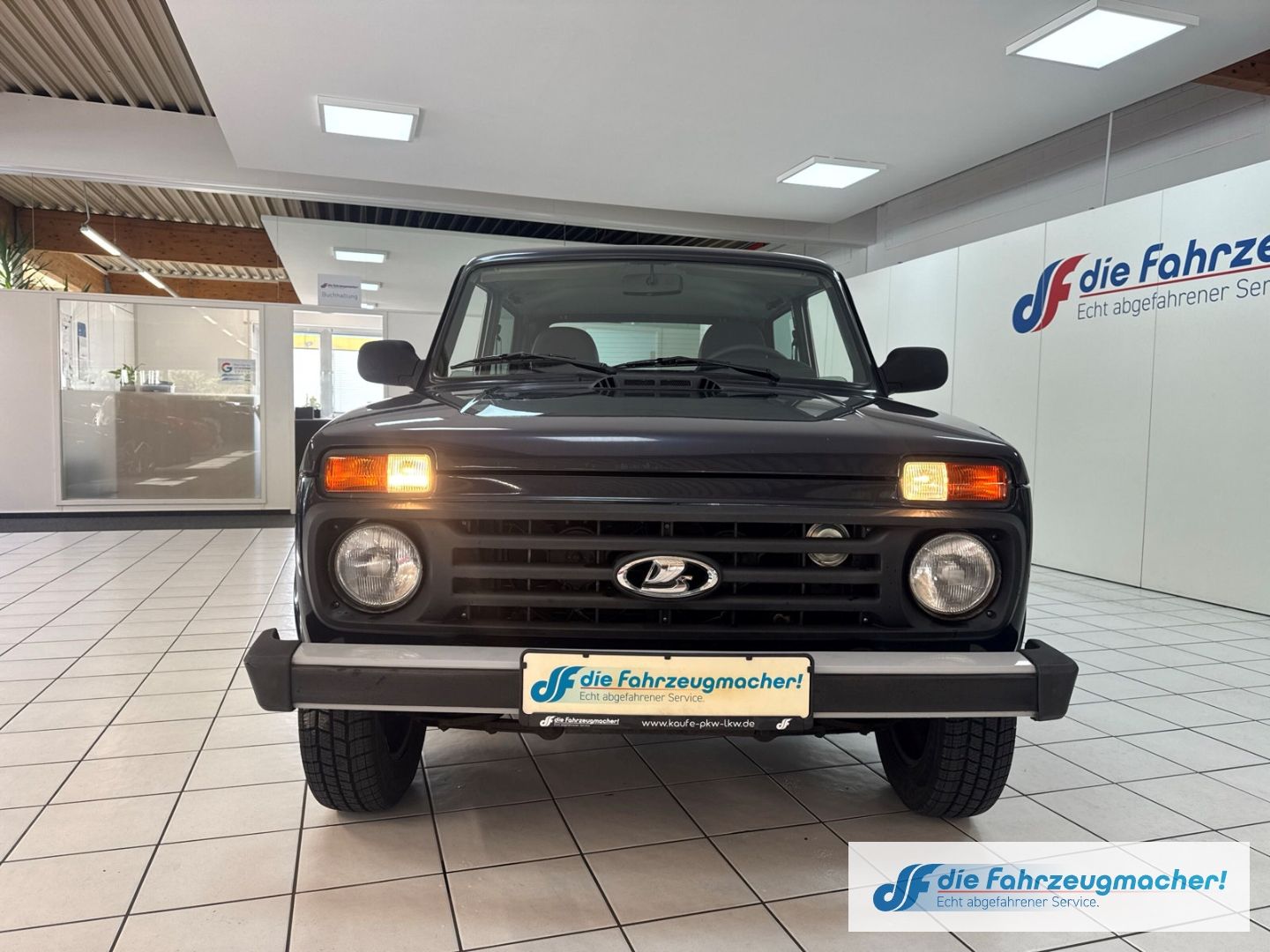 Fahrzeugabbildung Lada Taiga 4x4 GA Privacyverglasung teilb.Rücksb eFH