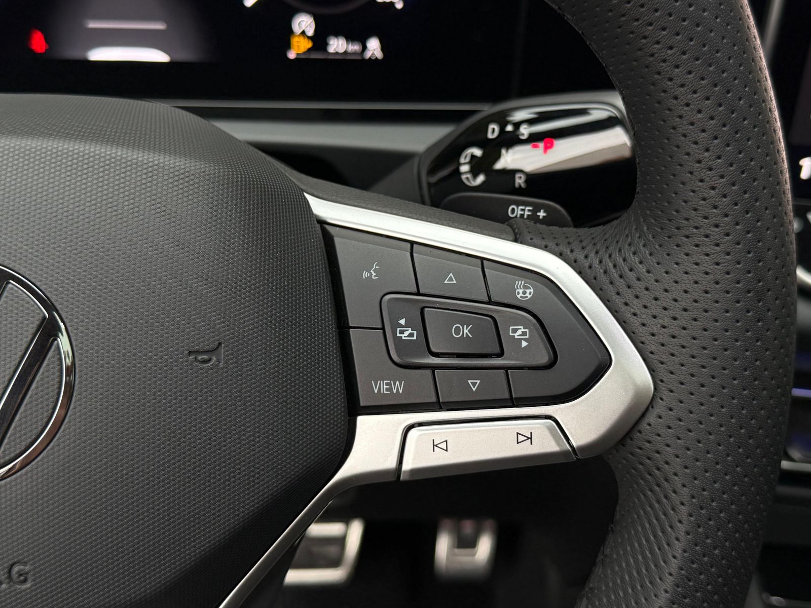Fahrzeugabbildung Volkswagen Tiguan 2.0TSI DSG 4M R-Line MATRIX+PANO+AHK+360°